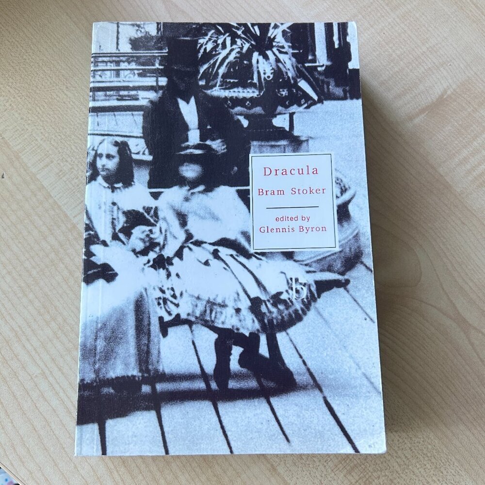 Dracula By Bram Stoker (Edited by Glennis Byron) - 1997